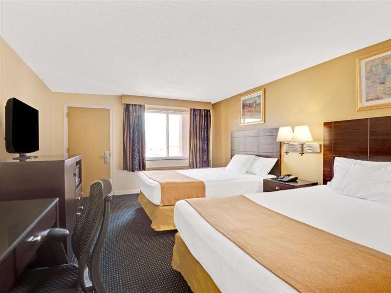 Super 8 By Wyndham Milford/New Haven Hotel Exterior photo