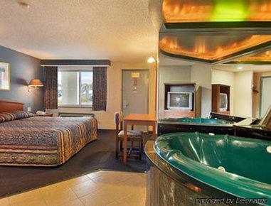 Super 8 By Wyndham Milford/New Haven Hotel Room photo